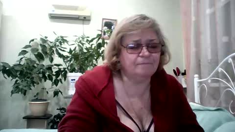 Snapshot of flowerlover8 chatting on 02/14/25, 07:02 Flowerlower online show from 02/14/25, 07:02