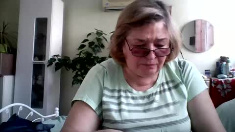 Snapshot of flowerlover8 chatting on 02/17/25, 12:38 Flowerlower online show from 02/17/25, 12:38