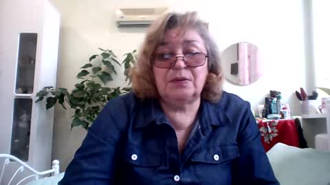 Snapshot of flowerlover8 chatting on 03/04/25, 09:29 Flowerlower online show from 03/04/25, 09:29