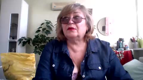 Snapshot of flowerlover8 chatting on 03/07/25, 10:56 Flowerlower online show from 03/07/25, 10:56