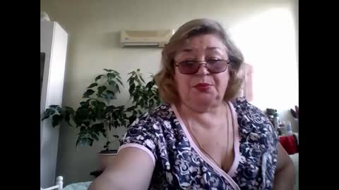 Snapshot of flowerlover8 chatting on 03/09/25, 08:40 Flowerlower online show from 03/09/25, 08:40