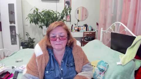 Snapshot of flowerlover8 chatting on 09/30/25, 06:02 Flowerlower online show from 09/30/25, 06:02