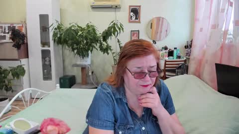 Snapshot of flowerlover8 chatting on 10/29/25, 06:48 Flowerlower online show from 10/29/25, 06:48