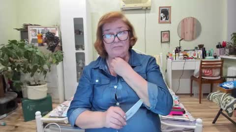 Snapshot of flowerlover8 chatting on 12/03/25, 04:05 Flowerlower online show from 12/03/25, 04:05