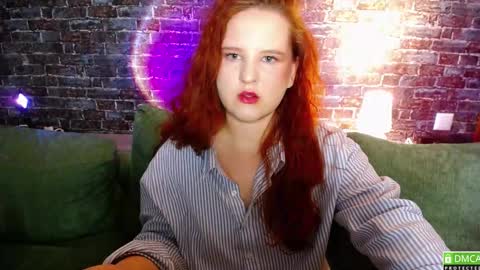 Snapshot of floweroffreedom_ chatting on 12/18/25, 04:51 FlowerOfFreedom online show from 12/18/25, 04:51