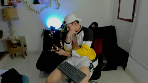 flowers109 online show from 12/27/24, 04:26