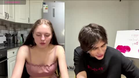 flowerscouple online show from 03/10/26, 10:04