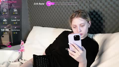 fluffy_cloude online show from 05/06/26, 06:41
