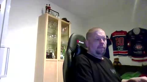 fluffy_espen online show from 03/17/26, 05:33