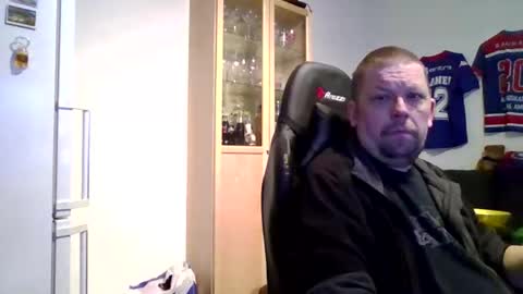 fluffy_espen online show from 04/02/26, 08:01