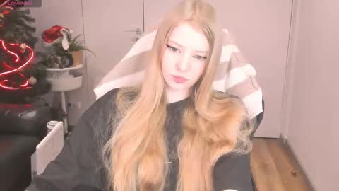 Mia online show from 12/17/25, 04:02