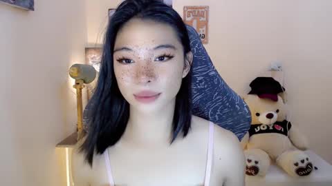 Snapshot of foeheart chatting on 12/18/24, 03:58 Foe online show from 12/18/24, 03:58