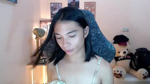 Snapshot of foeheart chatting on 12/18/24, 04:17 Foe online show from 12/18/24, 04:17