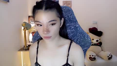 Snapshot of foeheart chatting on 12/22/24, 11:20 Foe online show from 12/22/24, 11:20