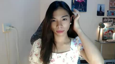 Snapshot of foeheart chatting on 11/18/25, 12:49 Foe online show from 11/18/25, 12:49