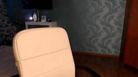 Molli  Ready for any play with you. Hottest show in pvt  Help a student earn big tokens  online show from 02/07/26, 05:49