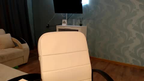 Molli  Ready for any play with you. Hottest show in pvt  Help a student earn big tokens  online show from 03/25/26, 09:54