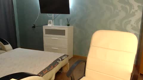 Molli  Ready for any play with you. Hottest show in pvt  Help a student earn big tokens  online show from 04/20/26, 11:28