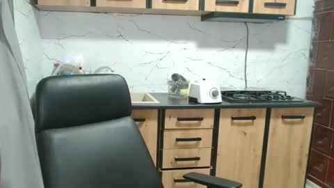 independent model online show from 02/19/25, 12:46