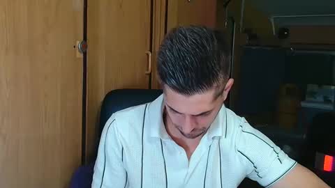 independent model online show from 09/22/25, 05:37