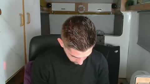 independent model online show from 10/28/25, 05:26