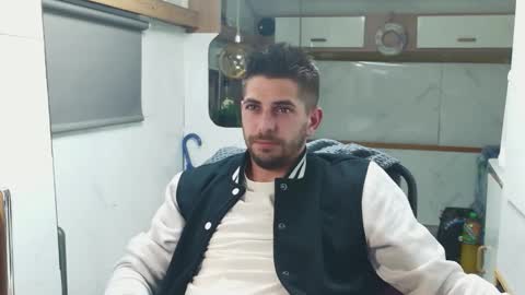 independent model online show from 05/17/26, 06:59