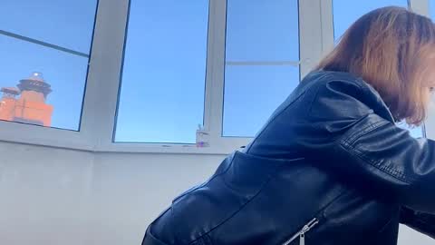 Laura online show from 09/11/25, 10:04