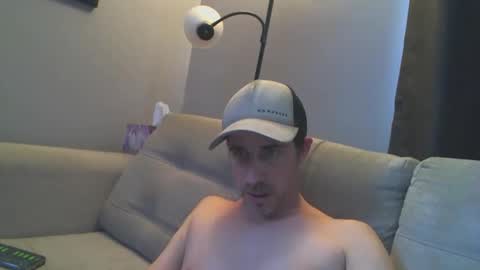 Snapshot of fouraide42 chatting on 02/11/25, 12:48 fouraide42 online show from 02/11/25, 12:48