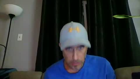 Snapshot of fouraide42 chatting on 09/09/25, 02:22 fouraide42 online show from 09/09/25, 02:22