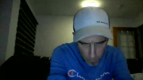 Snapshot of fouraide42 chatting on 11/17/25, 04:40 fouraide42 online show from 11/17/25, 04:40