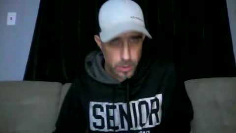 Snapshot of fouraide42 chatting on 12/21/25, 06:31 fouraide42 online show from 12/21/25, 06:31