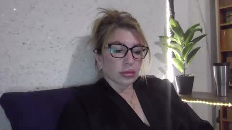 Snapshot of fox_red_lady7 chatting on 03/09/25, 06:32 fox_red_lady7 online show from 03/09/25, 06:32