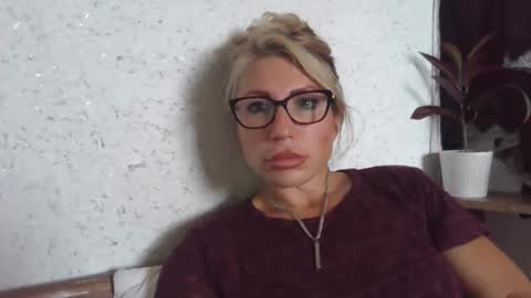 Snapshot of fox_red_lady7 chatting on 09/23/25, 09:23 fox_red_lady7 online show from 09/23/25, 09:23