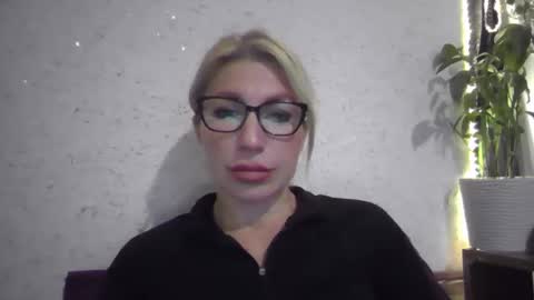 Snapshot of fox_red_lady7 chatting on 11/10/25, 01:32 fox_red_lady7 online show from 11/10/25, 01:32