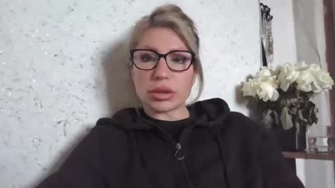 fox_red_lady7 online show from 02/02/26, 10:03