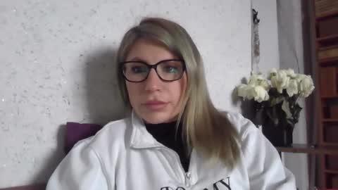 fox_red_lady7 online show from 02/04/26, 10:10