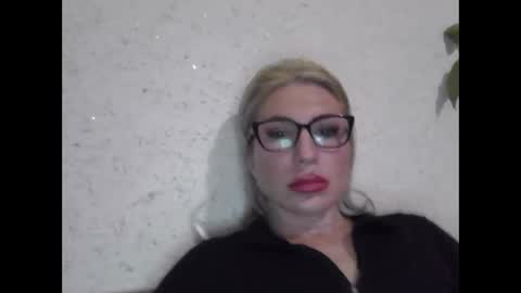 fox_red_lady7 online show from 04/19/26, 08:44