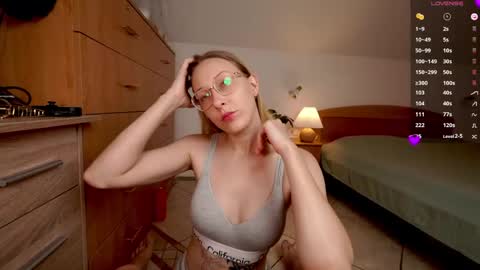 CUSTOM PHOTOS AND VIDEOS -  online show from 05/26/26, 10:00