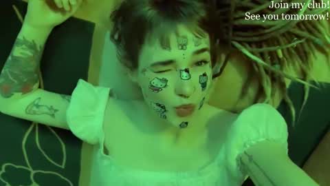 Snapshot of foxrinehelen chatting on 12/27/24, 04:04 Helen - My streams are Monday - Friday at 8 AM NY time online show from 12/27/24, 04:04