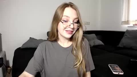 Snapshot of foxxialice chatting on 10/13/25, 12:16 foxxialice online show from 10/13/25, 12:16