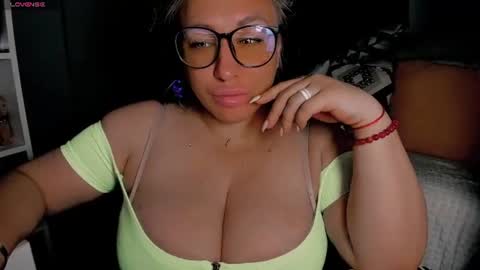 Snapshot of foxxxy__lady chatting on 06/29/26, 02:29 Kris online show from 06/29/26, 02:29