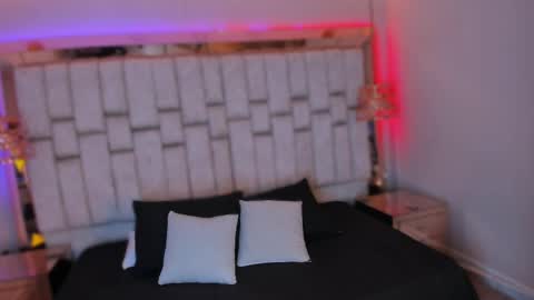 fox with 3 xs  online show from 04/04/26, 08:06