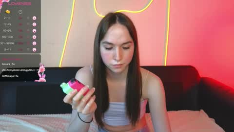 Snapshot of foxxy_girl_ chatting on 09/11/25, 05:02 andice online show from 09/11/25, 05:02