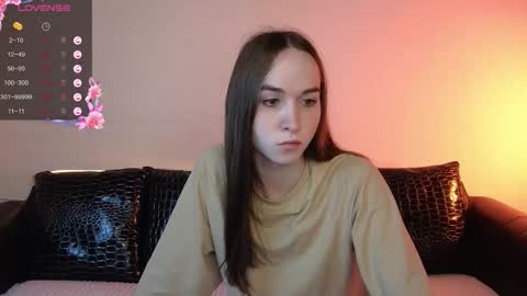 Snapshot of foxxy_girl_ chatting on 09/21/25, 10:06 andice online show from 09/21/25, 10:06