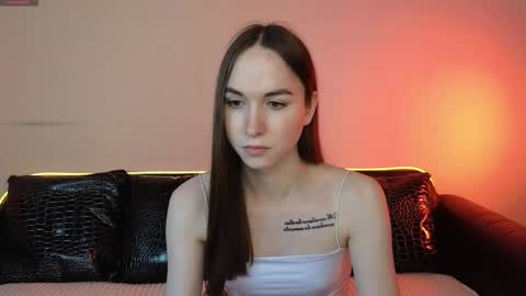 Snapshot of foxxy_girl_ chatting on 09/24/25, 12:08 andice online show from 09/24/25, 12:08