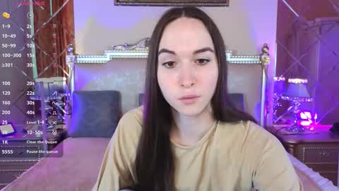 Snapshot of foxxy_girl_ chatting on 10/14/25, 06:36 andice online show from 10/14/25, 06:36
