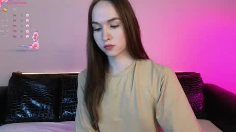 Snapshot of foxxy_girl_ chatting on 10/15/25, 05:51 andice online show from 10/15/25, 05:51