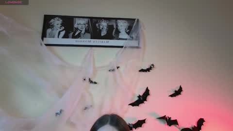 Snapshot of foxxy_girl_ chatting on 10/22/25, 06:46 andice online show from 10/22/25, 06:46