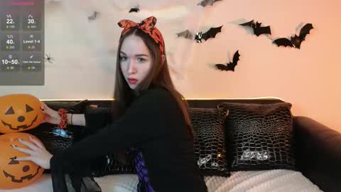 Snapshot of foxxy_girl_ chatting on 10/31/25, 06:47 andice online show from 10/31/25, 06:47