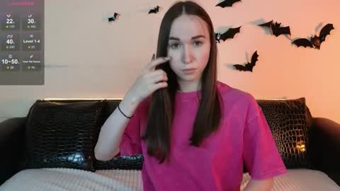 Snapshot of foxxy_girl_ chatting on 11/04/25, 11:31 andice online show from 11/04/25, 11:31